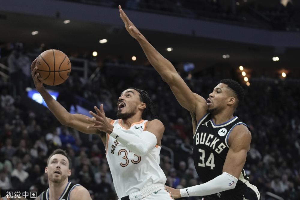 年轻球员巨 年轻球员巨