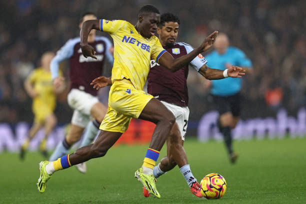 给中场提供 给中场提供